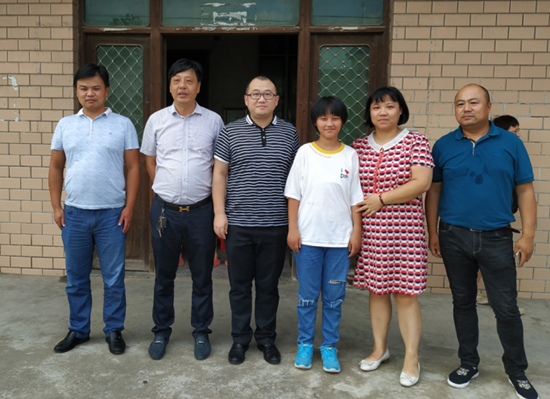 南通公司愛心捐助貧困學子圓夢大學