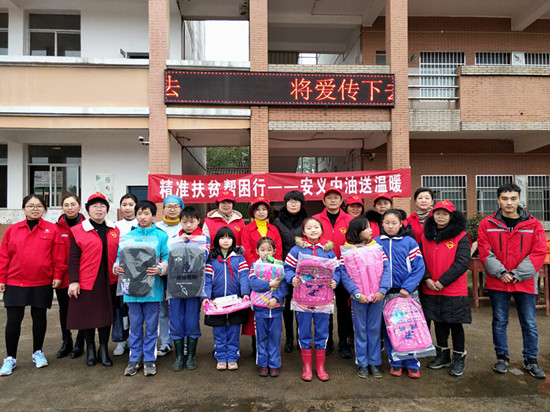 愛心助學送溫暖 安義公司助貧困學子圓夢